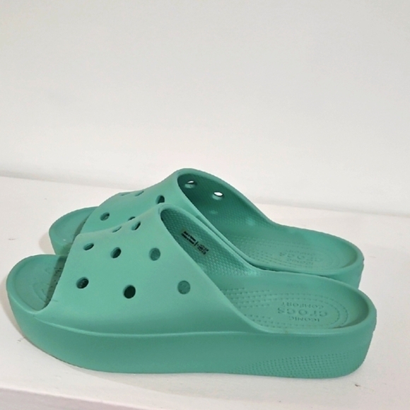 CROCS Mint Green Slide Sandals - Picture 4 of 8